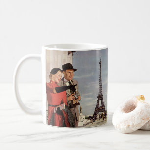 Vintage Turister vid Eiffel Torn, Paris Vacation Kaffemugg