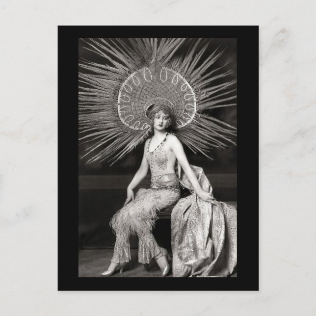 Vintage vacker dekorerad dansare vykort (Framsida)