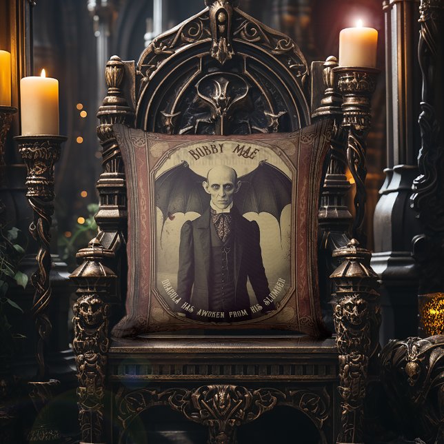 Vintage Victorian Gothic Dracula Vampire Kudde (Vintage Victorian Nosferatu Dracula Portrait Cushion - Victorian Gothic Home Decor.)