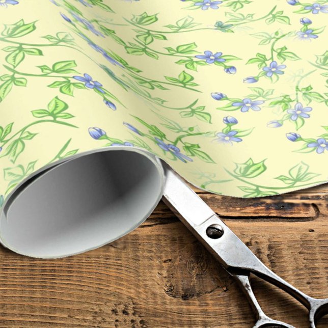 Vintage Violets Romantic Blommönster Presentpapper (Skapare uppladdad)