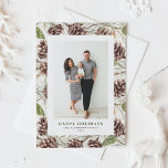 Vintage Watercolor Gräs Cones Photo jul Helg Vykort<br><div class="desc">Fira säsongen med ett anpassade bildkort för julfotboll med vattenfärgade gräs-koner. Den här naturinspirerade utformningen belyser den fina naturen hos handmålade gräs-koner, vilket ger en liten naturgrej till dina semesterhälsningar. Vattenskorn för julgranar är perfekt för alla som kärlek rustiska, naturbetingade helgdagar. Anpassa genom att lägga till namn, favoritfoto och helgdag-meddelande....</div>