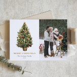 Vintage Watercolor Julgran Photo Helgkort<br><div class="desc">Fira säsongen med det här eleganten, då julfotkortet visar en vattenfärgad årgång träd med glansigt rött och guld ornament och delikat guld rosett band. Det traditionella stil har en nostalgisk helgdag som känner perfekt för att skicka önskemål som är hjärtligt. Anpassa det här julkortet i eleganten med ditt favoritfoto och...</div>