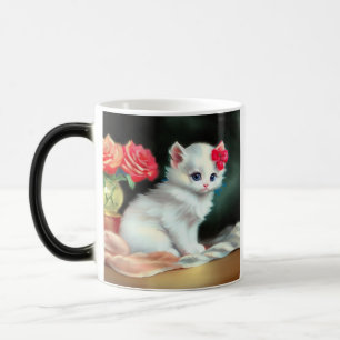 Vintage White Kitten Illustration med Red Flowers Magisk Mugg