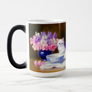 Vintage White Kitten med Lila Ribbon Magisk Mugg
