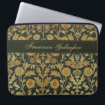 Vintage William Morris Guld Blommigt Laptop Fodral<br><div class="desc">Den här enkla men ändå elegant-designen har en William Morris-inspirerad blommönster med solbränna,  guld och svarta. Skydda din bärbara dator eller surfplatta i stil! Lägg till ett namn för att anpassa det. Gör en underbar jul eller Mors dag-gåva. Skapat av Farmhouse Press.</div>