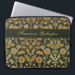 Vintage William Morris Guld Blommigt Laptop Fodral<br><div class="desc">Den här enkla men ändå elegant-designen har en William Morris-inspirerad blommönster med solbränna,  guld och svarta. Skydda din bärbara dator eller surfplatta i stil! Lägg till ett namn för att anpassa det. Gör en underbar jul eller Mors dag-gåva. Skapat av Farmhouse Press.</div>