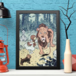 Vintage Wizard of Oz Characters, Gult Brick Road Poster<br><div class="desc">Vintage illustrerar de klassiska barnens sagor av William Wallace Denslow, från Viktorian Era bok The Wonderful Wizard of Oz av L. Frank Baum. Här gråter den fegt Lejona efter att den unge flickan Dorothy har slagit honom i hans näsa efter att den lejona hade tagit upp hennes hund Toto. "Du...</div>