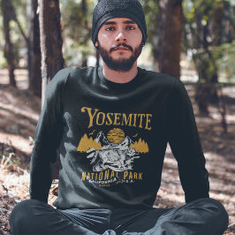 Vintage Wolf in Yosemite Wilderness Lång Ärmad Tröja