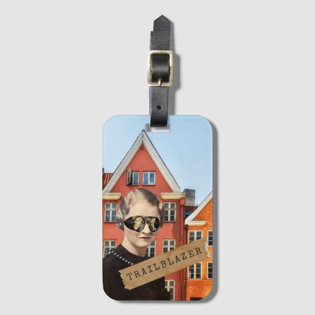 Vintage Woman Trailblazer Kitsch Altered Art Bagagebricka (Framsida vertikal)