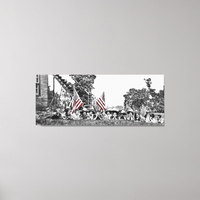 Vintage Women Circa 1910 Patriotic American Flagga Canvastryck (Framsida)