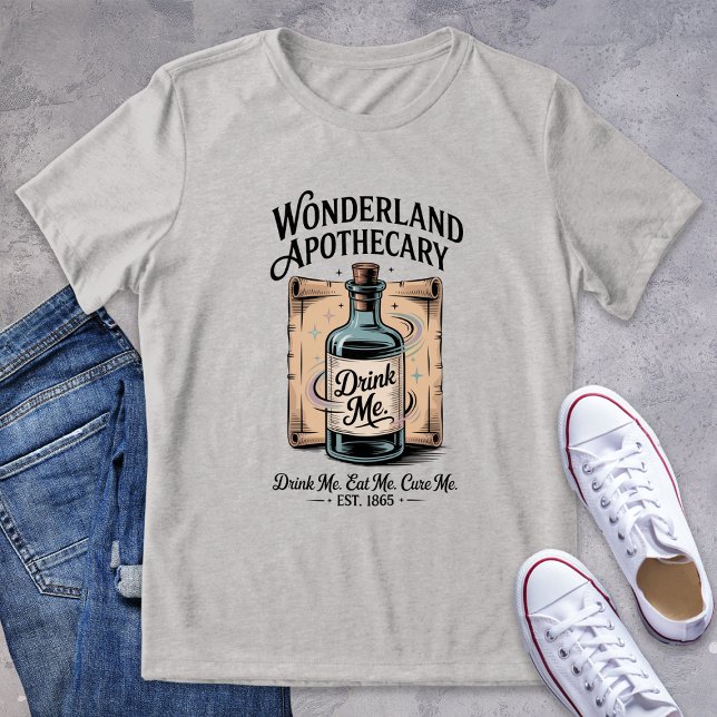 Vintage Wonderland Apothecary Logotyp Bookish Tee (Skapare uppladdad)