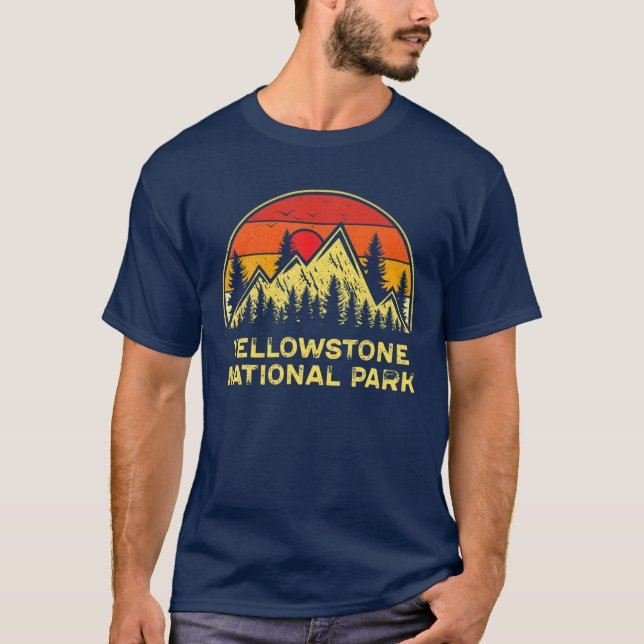 Vintage Yellowstone National Park Mountains Hiking T Shirt (Framsida)