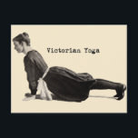 Vintage Yoga Woman Up Hund Antique Vykort<br><div class="desc">Vintage Yoga Woman Doing "Up Hund" Pose Denna yoga-bild kommer från ett 1902 bok som visar en Vintage Yoga Woman Doing the Up Hund, eller uppåtvänd hund asana (attityd). Yogakvinnan är ett foto från "Popular Amusements, in door and out of door", en bok som publicerades 1902 för viktorianer som tittar...</div>
