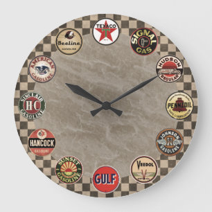 vintagebensin undertecknar väggen tar tid på stor klocka