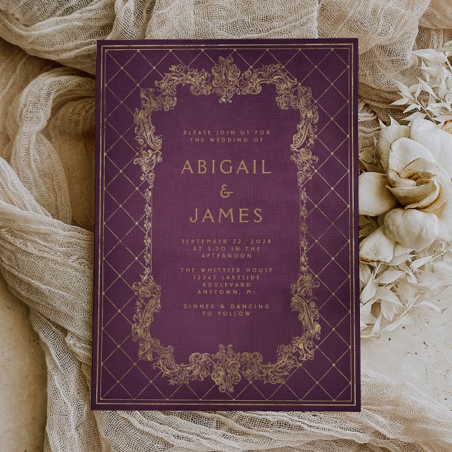 Vintagebok Violett Röd Guld Bröllop Inbjudningar (A unique choice for a vintage purple and gold themed wedding.)