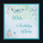 Vintagefjärilen, blommar & virvlar runt den 80th inbjudningar<br><div class="desc">Chic den personifierade vintageeleganten/personifierade för födelsedagsfestfirande för anpassningsbar 80th inbjudningar för kvinnor och flickor. På bekläda av dessa den glamorösa födelsedagsfesten är inbjudan ett härligt avbildar av en turkos/en grön fjäril, elegant virvlar runt och grönt, rosor och blåa blommor som skrivs ut på en turkos/en grönt färgad bakgrund. Denna inbjudan...</div>