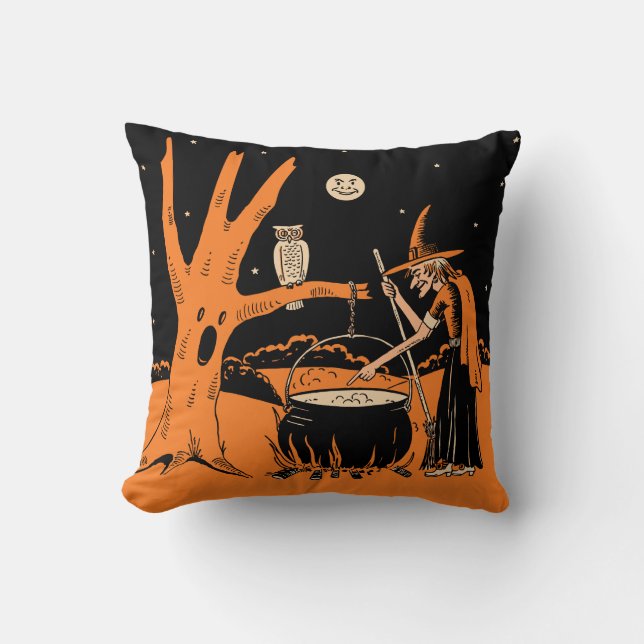 VintageHalloween häxa i en spökad skog Kudde (Framsida)