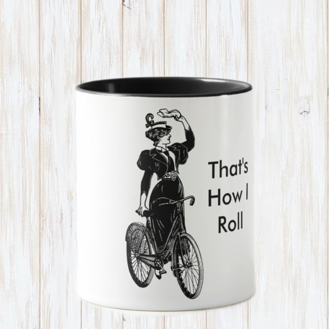 Vintageillustration av viktoriansk dam på cykel mugg (Skapare uppladdad)