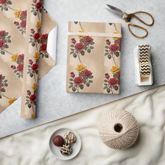 Vintageinspirerade röda och gula rosor presentpapper (Hantverk)
