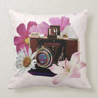 Vintagekamera med blommor kudde