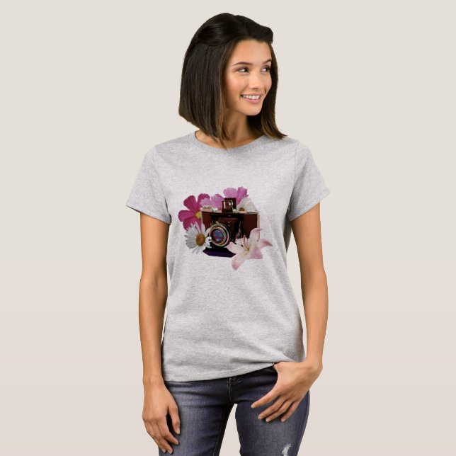 Vintagekamera med blommor t-shirt (Hel framsida)