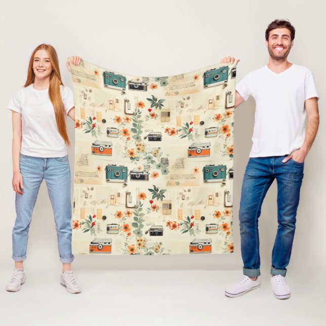 Vintagekamera Radio Blommig Teal Orange Collage Fleecefilt (På plats)