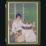 Vintagekvinnan med drinken i sommartidskrift iPad skydd<br><div class="desc">Denna härliga vintageillustration kommer från Augusti 1915 utfärdar av en kvinna tidskrift. En kvinna i vit sitter på ett vide- stolinnehav en fläkt och en kall drink. En grönt skuggar är bak henne. Mycket tittar summery!</div>
