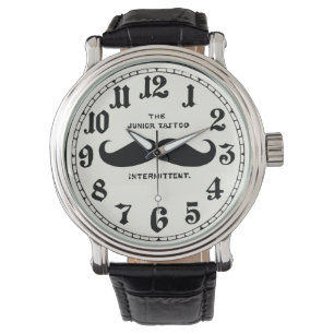 Vintagemustaschläder fäster klockan med numrerar armbandsur