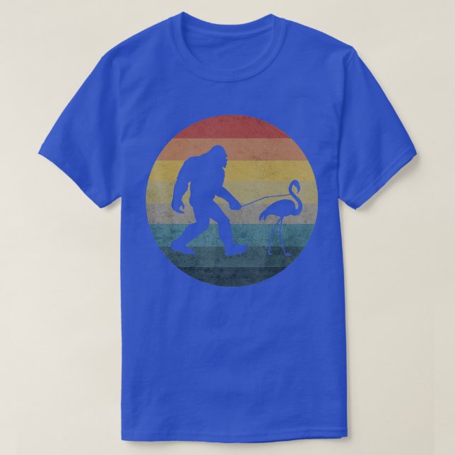 Vintagen Bigfoot Walking Flamingo Funny Retro T Shirt (Design framsida)