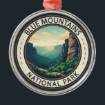 Vintagen Blue Mountains National Park Australia Julgransprydnad Metall<br><div class="desc">Blåbergsvektorteckningens design. Parken är känd för Echo Point-utkik,  nära staden Katoomba,  som har panoramiska vyer av Jamison Valley och de tre systrarna,  en sandstensformering och helig AbOriginal-området.</div>