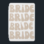 Vintagen Modern Retro Bride Bachelorette Party iPad Mini Skydd<br><div class="desc">Retro Bride bachelorette-partiets gåva till bruden och alla brudtärnor, är perfektens retro ipad cover för brud- och mutstam. En liten enkel och elegant gåva till gästerna i party helg. Anpassa till namn från alla dina gäster och lägg till i godissäckar, allt i samma tema som Bride. Den har en söt...</div>