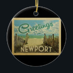 Vintagen Newport Rhode island Ornament Beach<br><div class="desc">I den här vintagen från Newport finns en sandstrand med vackra turkoshavet vatten och över havet,  ett blå himmel med giftiga vita moln. I vintage resor stil.</div>