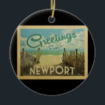 Vintagen Newport Rhode island Ornament Beach<br><div class="desc">I den här vintagen från Newport finns en sandstrand med vackra turkoshavet vatten och över havet,  ett blå himmel med giftiga vita moln. I vintage resor stil.</div>