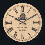 Vintagen ser romersk numerisk Beehive | Familj Nam Stor Klocka<br><div class="desc">Den moderna Vintagens klockdesign med ett skeppipande och romerska siffror. Anpassa till din familj namn och fastställa datum. Det skulle göra ett underbart tillägg till en stuga eller en jordbruksdekoration. Perfekt för biodlare eller honungsbin från kärlek.</div>