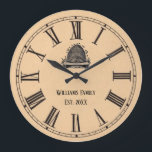 Vintagen ser romersk numerisk Beehive | Familj Nam Stor Klocka<br><div class="desc">Den moderna Vintagens klockdesign med ett skeppipande och romerska siffror. Anpassa till din familj namn och fastställa datum. Det skulle göra ett underbart tillägg till en stuga eller en jordbruksdekoration. Perfekt för biodlare eller honungsbin från kärlek.</div>
