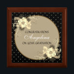Vintagen Studenten vid Svarta Eleganten, Guld, Blo Minnesask<br><div class="desc">Presentlådan Black and Guld Elegant Vintage Blommigt Studenten. Romantisk,  snyggt,  unik. Alla grafiska inslag är fria att ändra,  flytta eller till och med ta bort - gör den bästa kombinationen!</div>