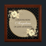 Vintagen Studenten vid Svarta Eleganten, Guld, Blo Minnesask<br><div class="desc">Presentlådan Black and Guld Elegant Vintage Blommigt Studenten. Romantisk,  snyggt,  unik. Alla grafiska inslag är fria att ändra,  flytta eller till och med ta bort - gör den bästa kombinationen!</div>