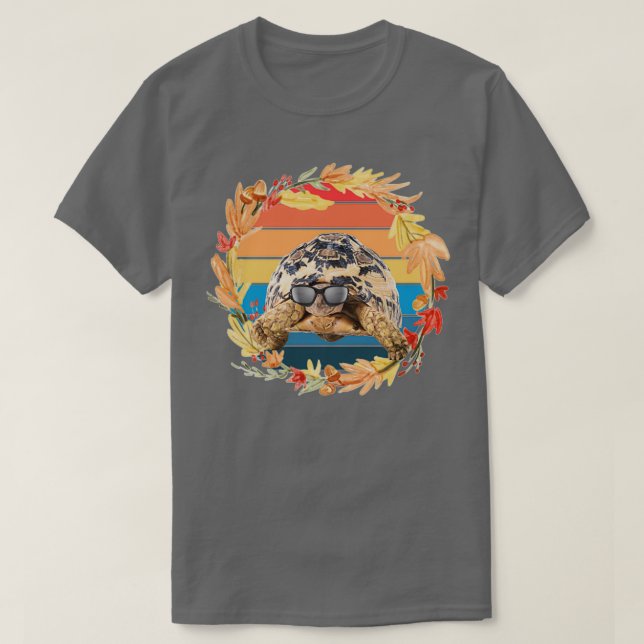 Vintagen Turtle Wearing Sunglasses T Shirt (Design framsida)