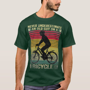 Vintagen underskattar aldrig en gammal kille på en t shirt