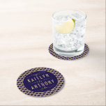 Vintagens Art Deco Gatsby Bröllop-samling 1920 Underlägg Papper Rund<br><div class="desc">Fira i stil med denna elegant och mycket trendig bröllop underlägg. Utformningen är enkel att anpassa med din speciella händelsetext och dina gäster blir glada när de ser dessa fantastiska underlägg. Matchande objekt i bröllop finns i samlingen.</div>