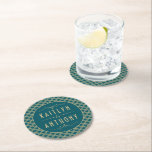 Vintagens Art Deco Gatsby Bröllop-samling 1920 Underlägg Papper Rund<br><div class="desc">Fira i stil med denna elegant och mycket trendig bröllop underlägg. Utformningen är enkel att anpassa med din speciella händelsetext och dina gäster blir glada när de ser dessa fantastiska underlägg. Matchande objekt i bröllop finns i samlingen.</div>