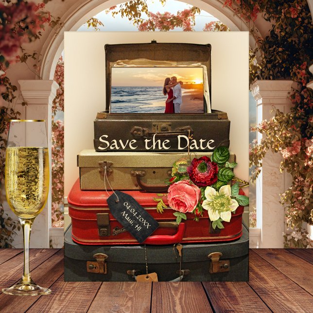 Vintagens mål Spara datumvykortet Meddelande Vykort (Vintage destination wedding or travel Save the Date postcard with your photo on retro suitcases)