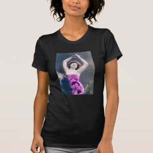 vintagens skönhet händer över huvuddans t-shirt