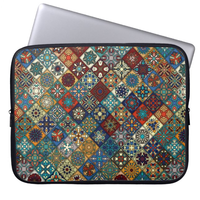 Vintagepatchwork med blom- mandalainslag laptop fodral (Framsidan)