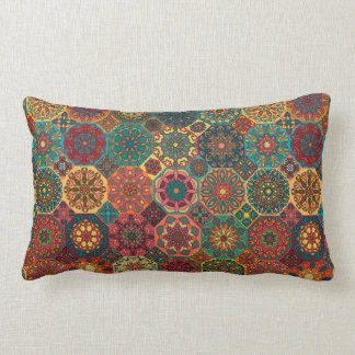 Vintagepatchwork med blom- mandalainslag lumbarkudde