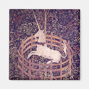 VintageUnicorn i fångenskapTapestry Magnet