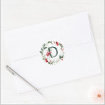 Vinter Berries Monogram D Smårunda etiketter<br><div class="desc">Den här uppsättningen 20 små 1, 5-tums runda engramsförseglingar har en ljusröd och skogsbergsbrödande vinter-grönt med en dekorativ sage-grönt som första början.</div>