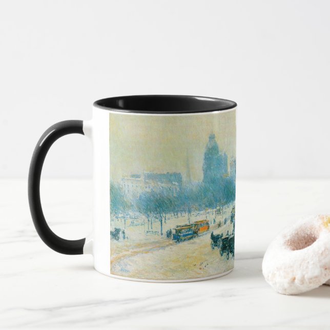 Vinter i Union Square av Frederick Childe Hassam Mugg (Med munk)