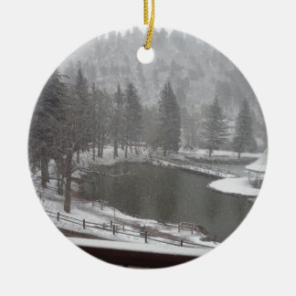 Vinter på gröna bergnedgångar, Colorado Julgransprydnad Keramik