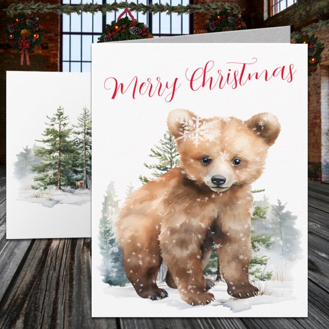 Vinter skogsgråbjörn unge i en tallskog  helgkort (Winter Woodland Grizzly Bear Cub In A Pine Forest Holiday Card)